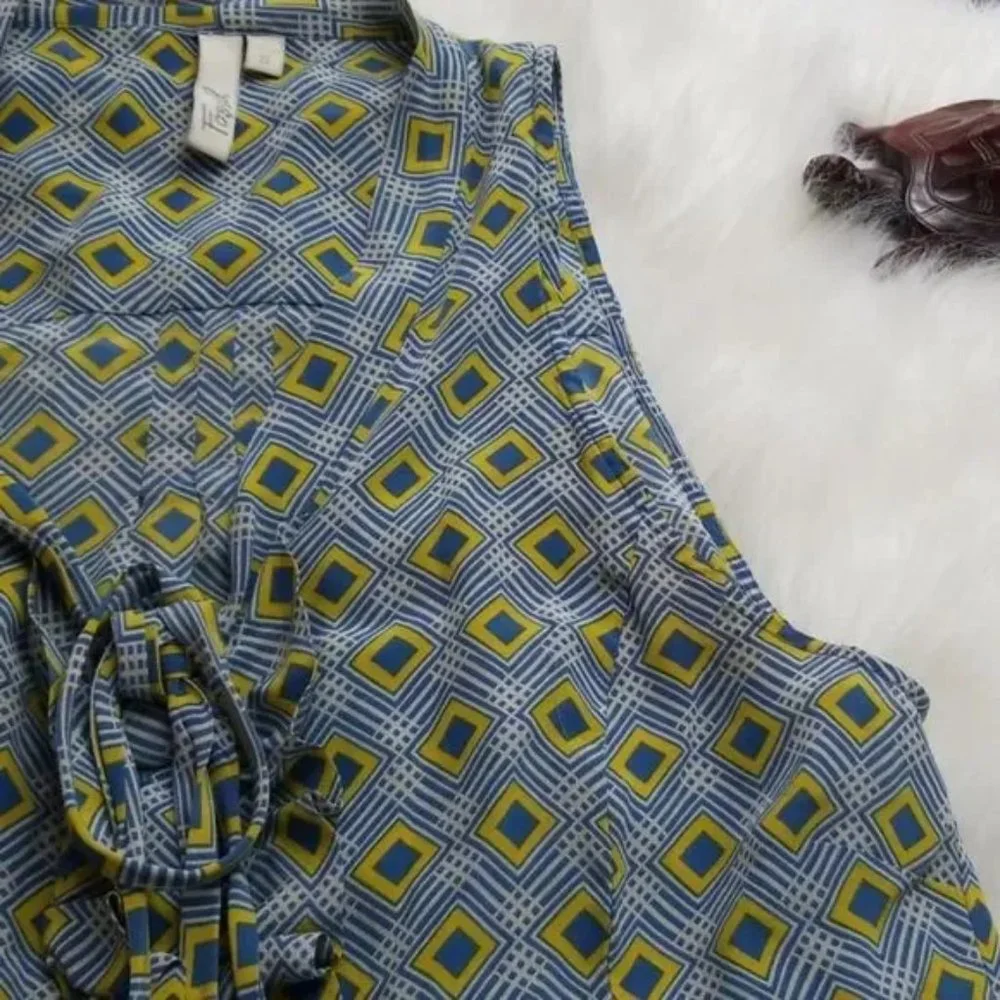 Fossil Geometric Sleeveless Ruffle Button Tie Up Shell Tank Top Size Small - Picture 4 of 7